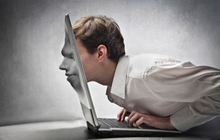 парень в ноутбуке
